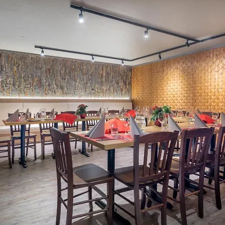 Jeris Lakeside Hotel 3*