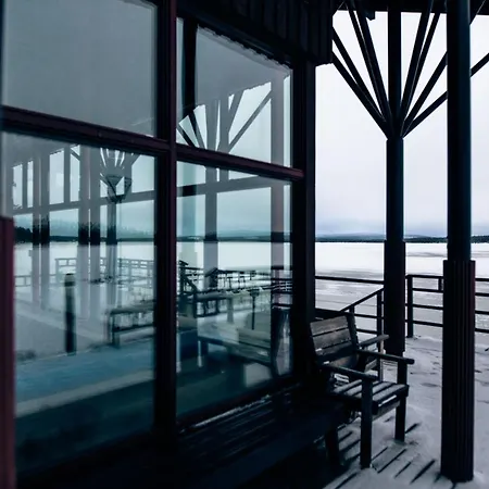 Jeris Lakeside Hotel